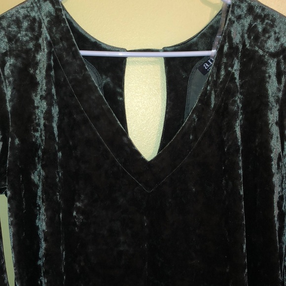 Women’s large hunter green bell sleeved dress💚 - Picture 3 of 3